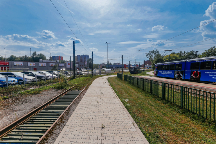 Nieruchomość położona w dobrze skomunikowanej okolicy przy przystankach tramwajowych; Kraków Bieżanów Prokocim