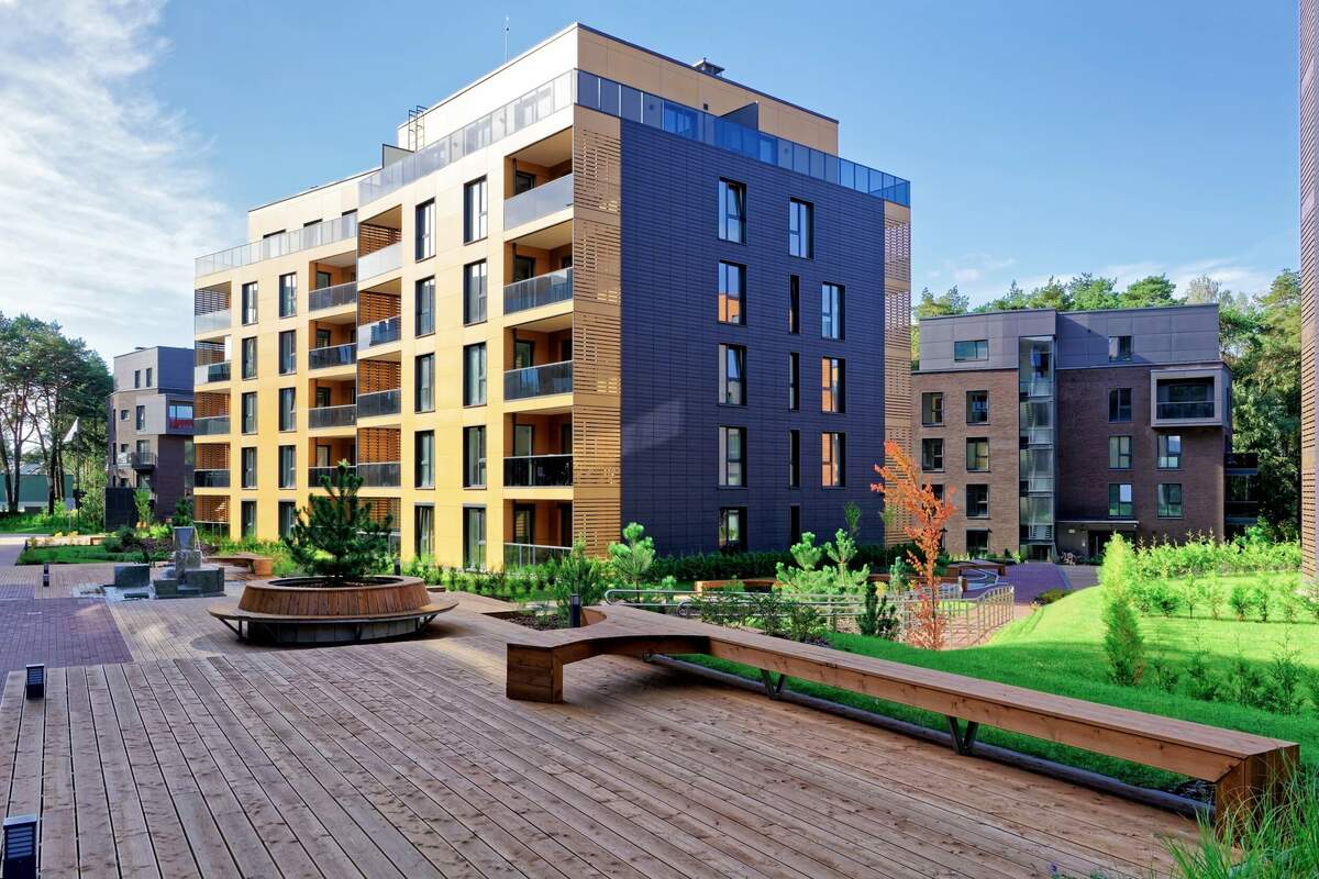 Ekologiczne osiedla w częściach wspólnych obejmują m.in. ogrody deszczowe i domki dla pożytecznych owadów